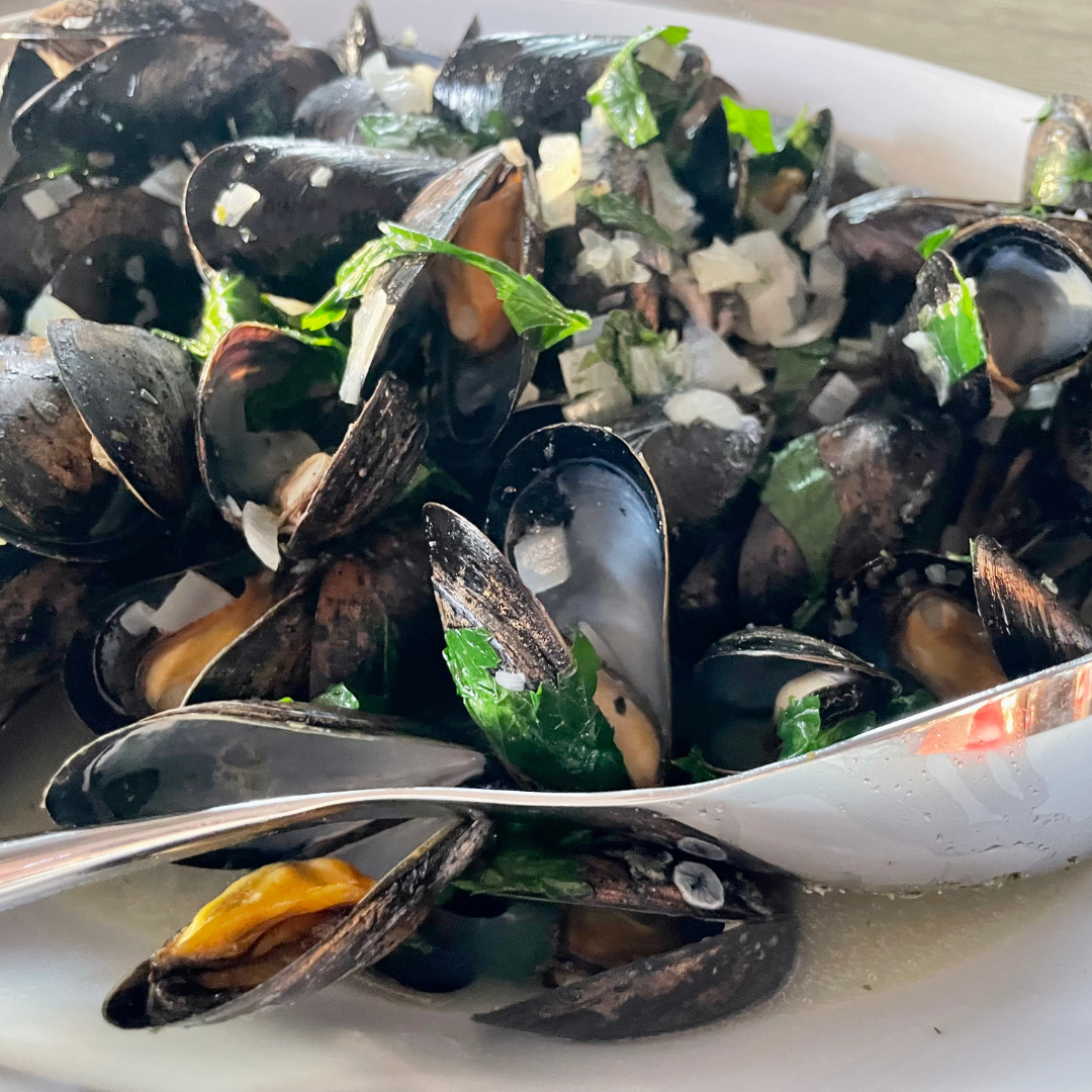 Moules Marinière (mussels in a white wine sauce)